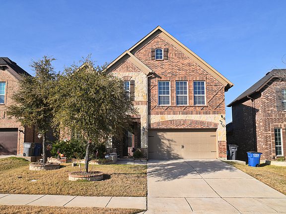 2nd image of 2421 Twin Oaks Dr