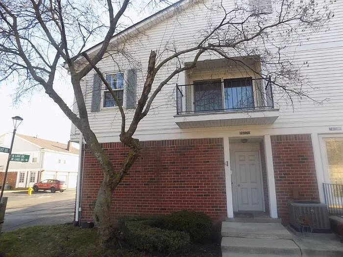 Building Photo - 26070 N Lake Dr #35