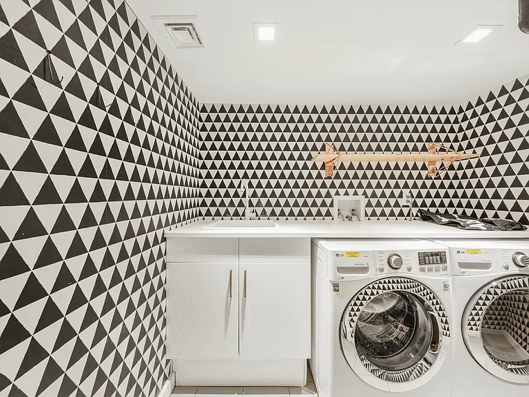 230 Bergen St #1 — Photo 45