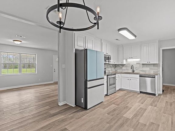 4th image of 985 Malvern Rd