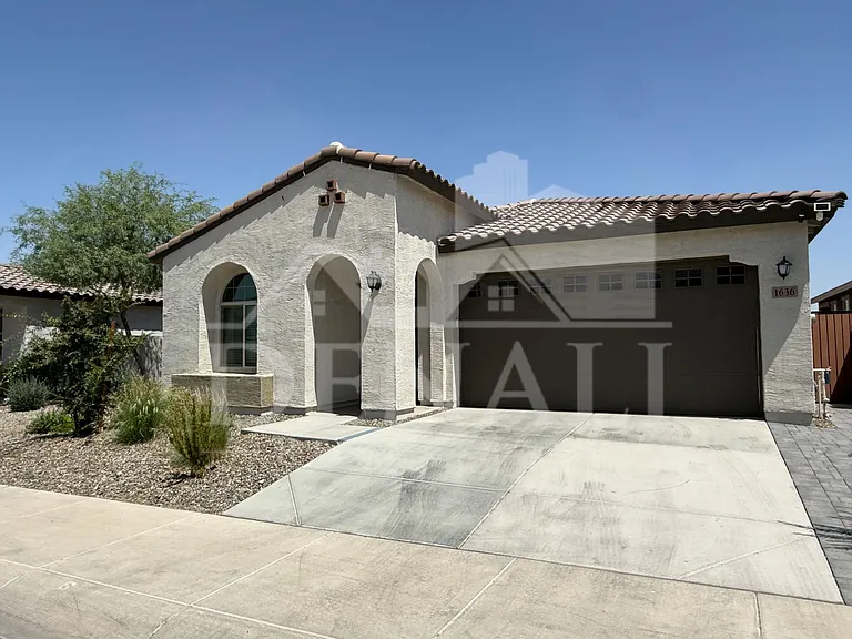 1636 W Estes Way — Photo 2