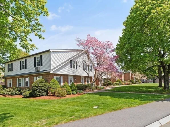 72 E Water St #72, North Andover, MA 01845