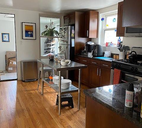 2nd image of 1528 W Huron St #3
