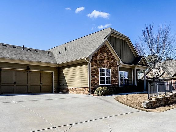 3rd image of 143 Glens Dr