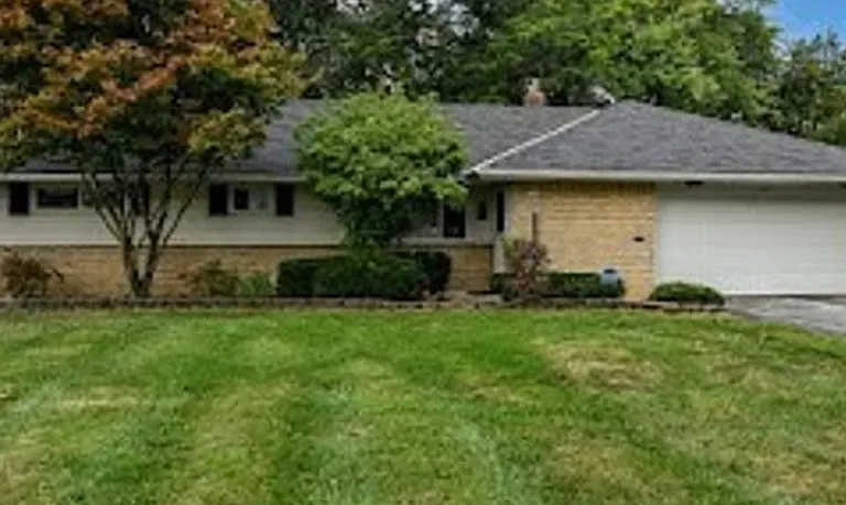 916 Cranbrook Dr — Photo 1