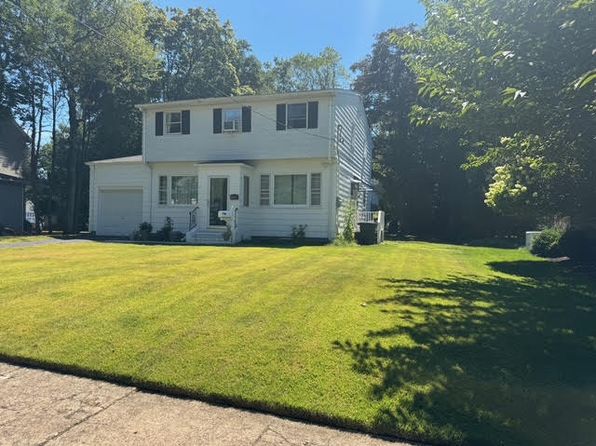 572 Sylvan Pl W