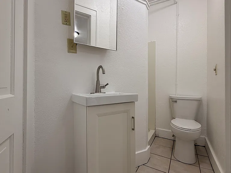 1335 E 2nd St #B — Photo 7