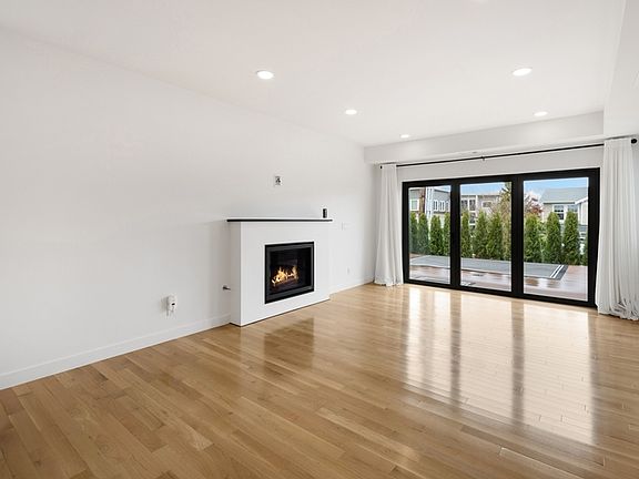 4th image of 6402 106th Ave NE