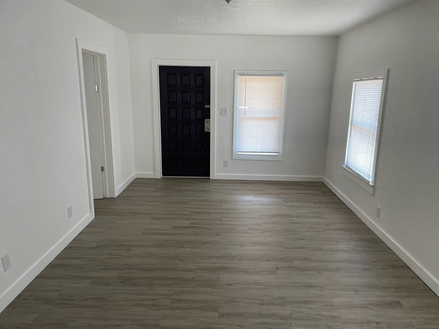 2 bed, 762 sqft, $1,600 — Photo 2