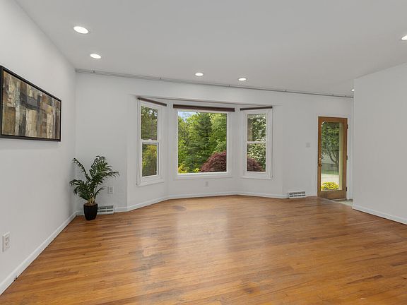 5th image of 2019 Laraway Lake Dr SE