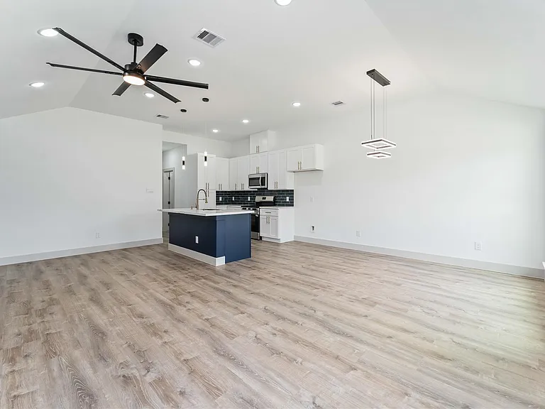 9001 Nyssa St #B — Photo 7