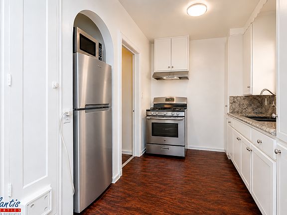 3rd image of 340 S 10th St APT 6
