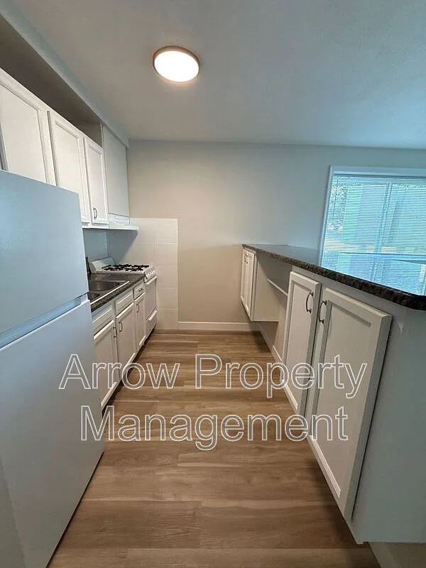 2119 Arbor St — Photo 3