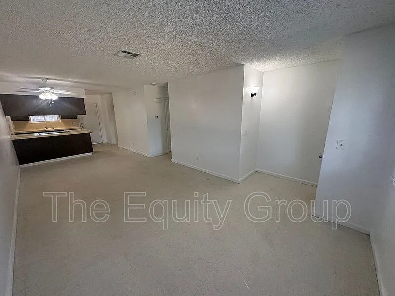 2 bed, 1.0 bath, $1,100 — Photo 3