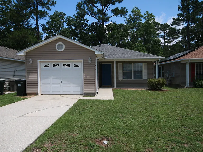 1077 Antigua Cir — Photo 1