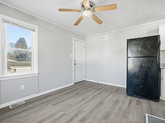 4th image of 303 Green St