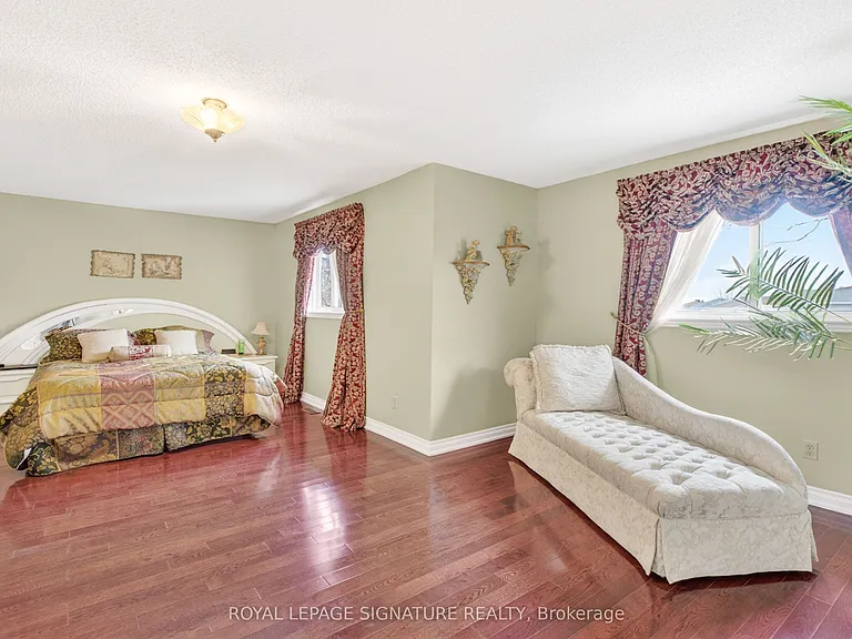 566 Huntington Ridge Dr — Photo 15