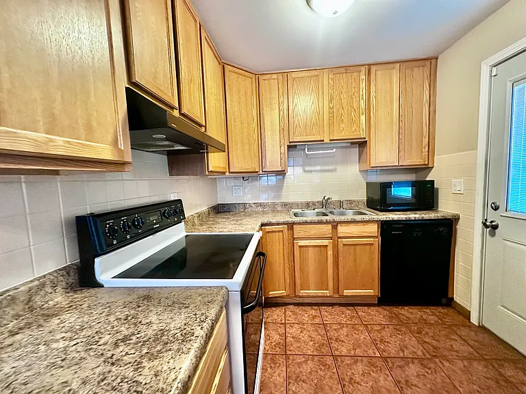 1736 S Park Ave #1 — Photo 5