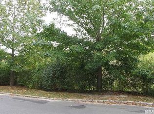 8 Hollow Ln, Westhampton, NY 11977