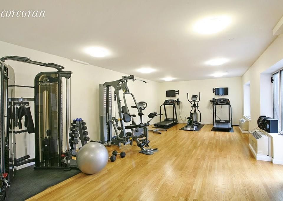 2nd image of 3094 Crescent St APT 6B