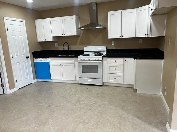 3rd image of 718 S Vicentia Ave