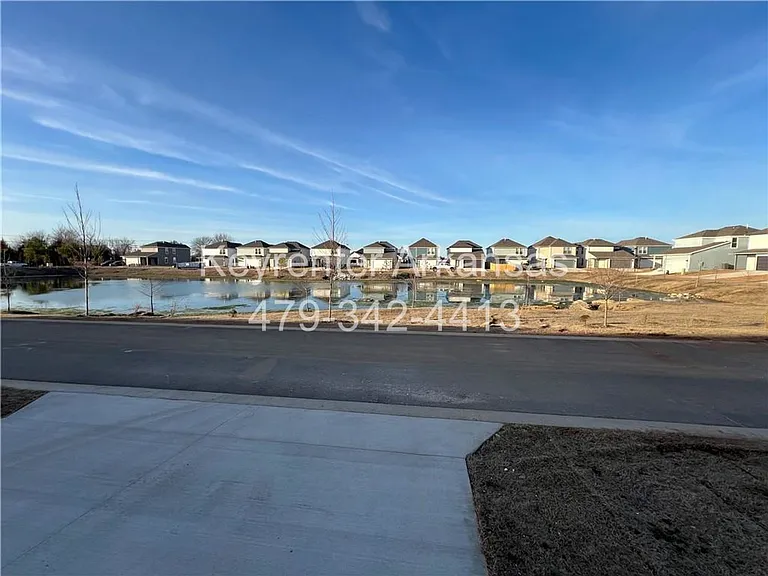 4808 Planetree St — Photo 27