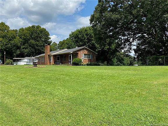 4th image of 102 Stewart Dr