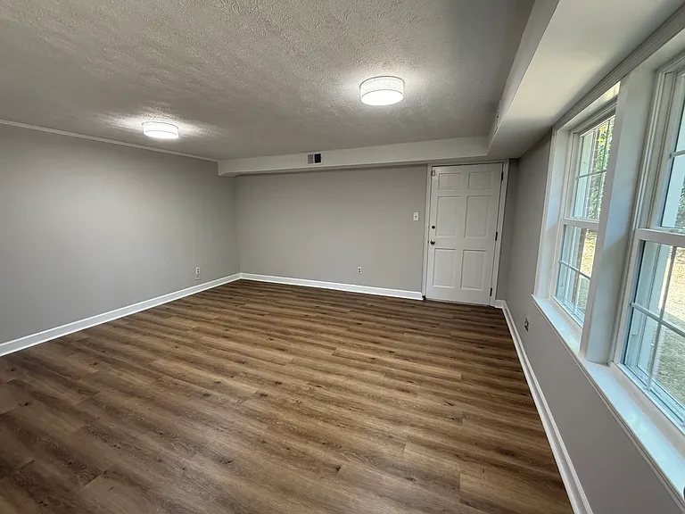 2526 Huntington Rd — Photo 14