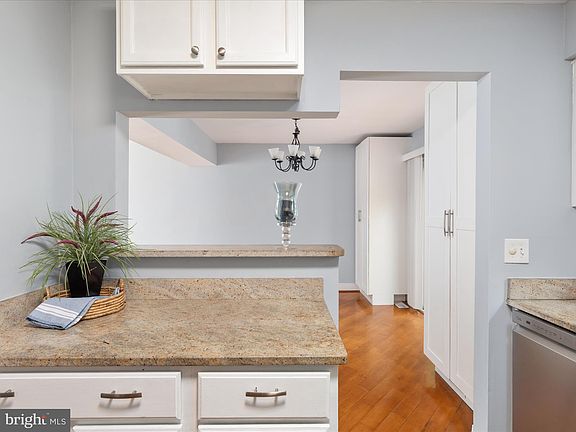 5th image of 6010 Westbourne Pl