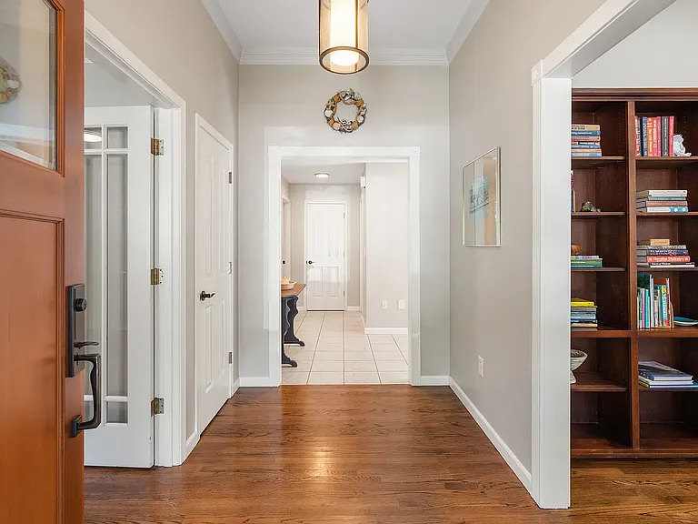 4502 Mane Trl — Photo 2