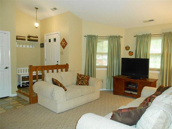 4th image of 1029 Briarwood Dr