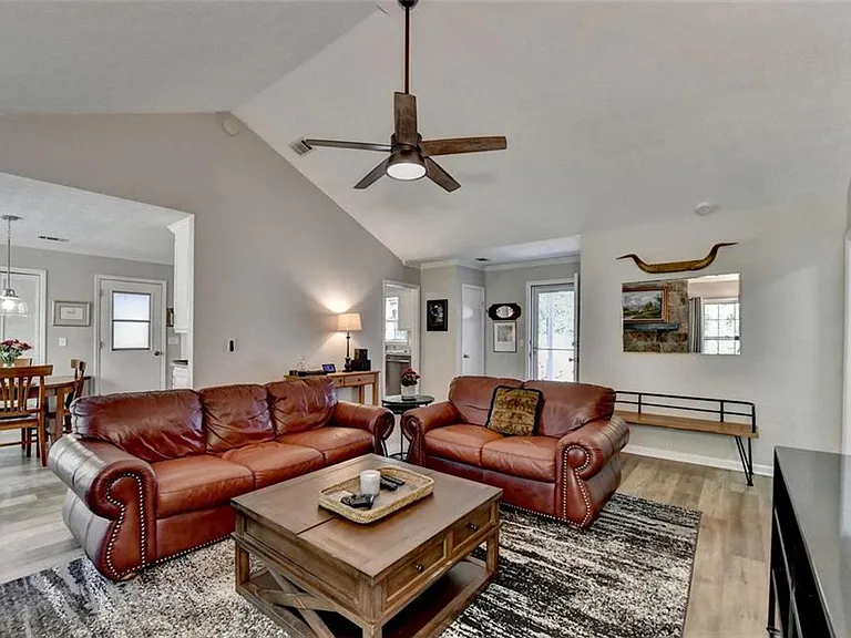 1132 Owen Cir — Photo 1