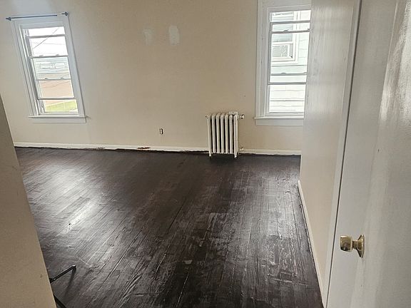4th image of 323 Charles St Floor 2
