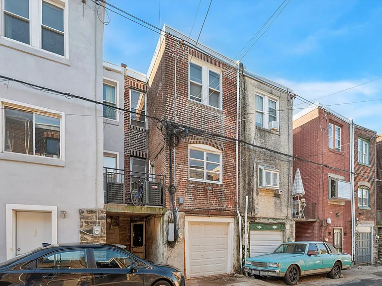 1623 S Lindenwood St — Photo 2