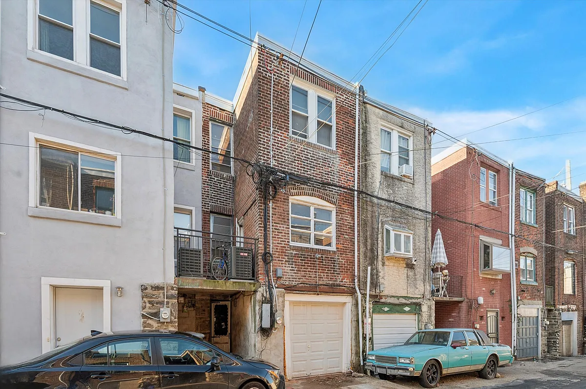 Building Photo - 1623 S Lindenwood St