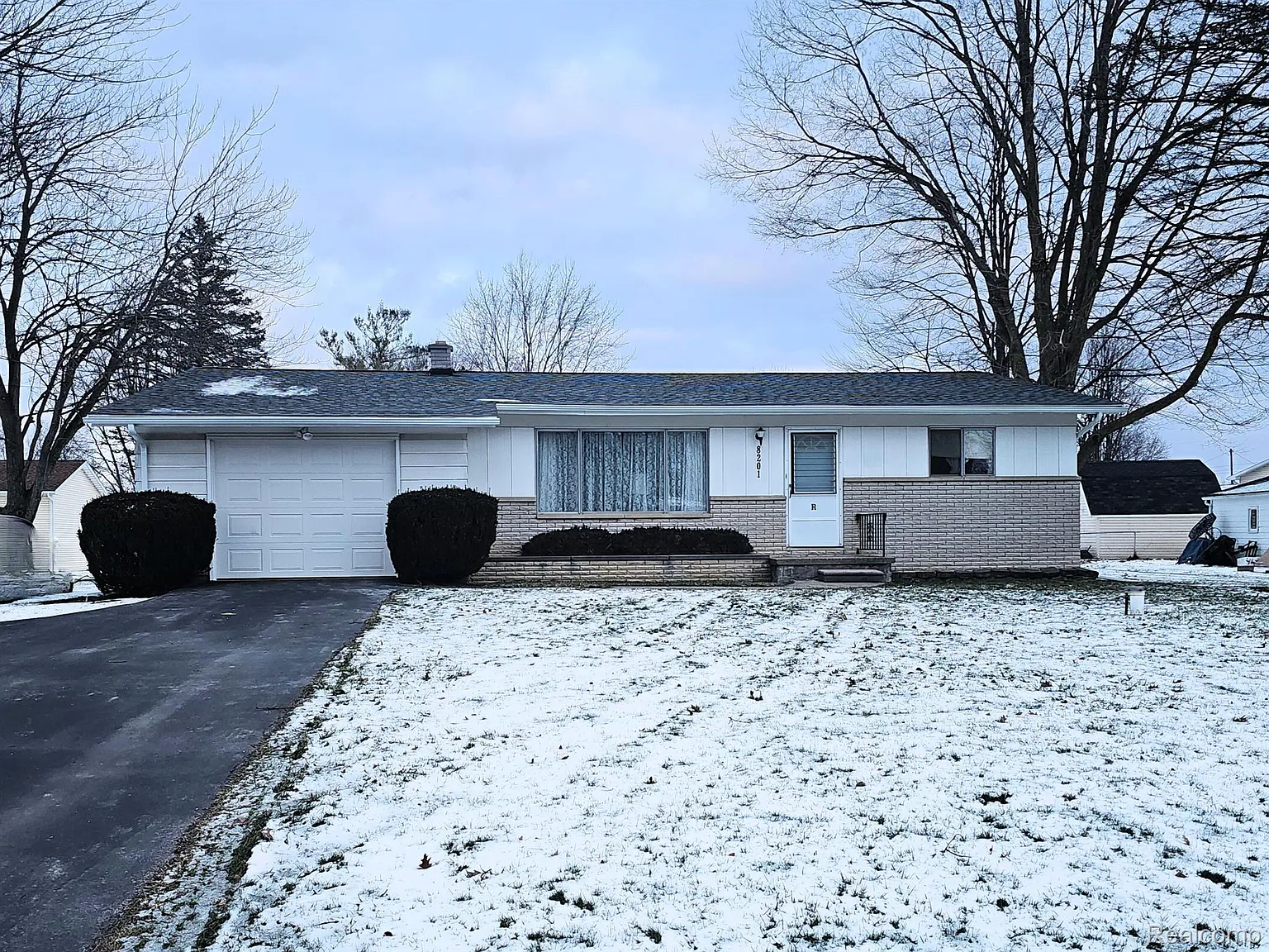 8201 Faulkner Dr photo 1