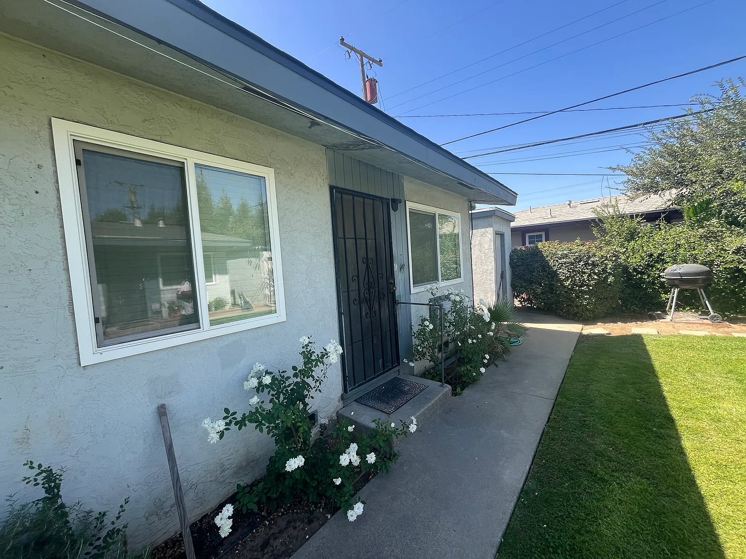 2 bed, 700 sqft, $1,300 — Photo 2