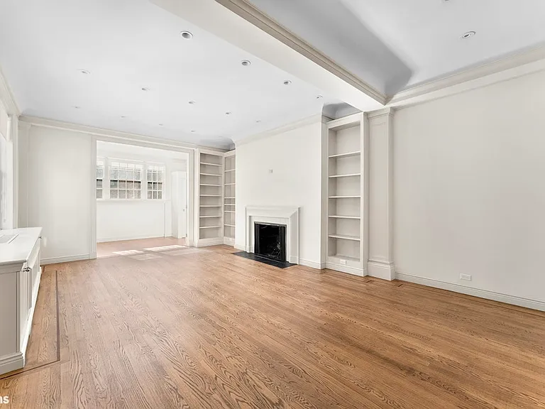 12 Gramercy Park #4-R — Photo 3
