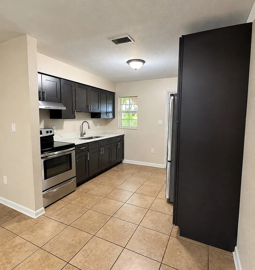 1025 McNamee St — Photo 2