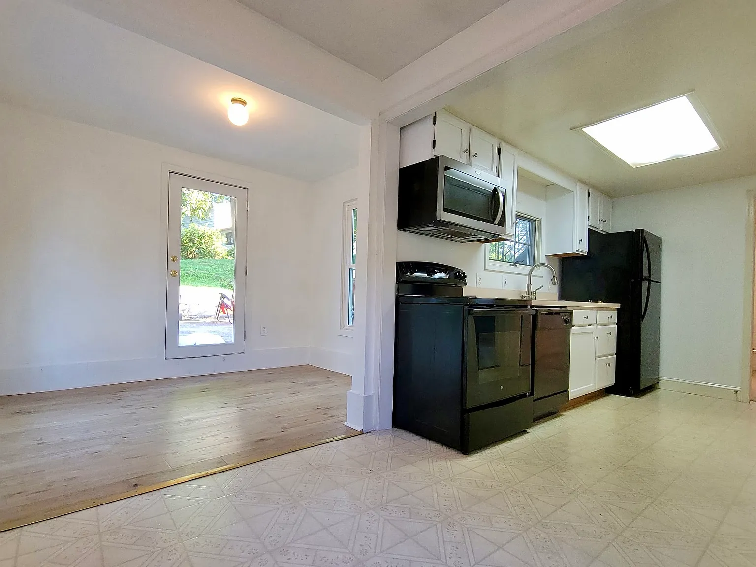 2 bed, 1000 sqft, $1,790 — Photo 4