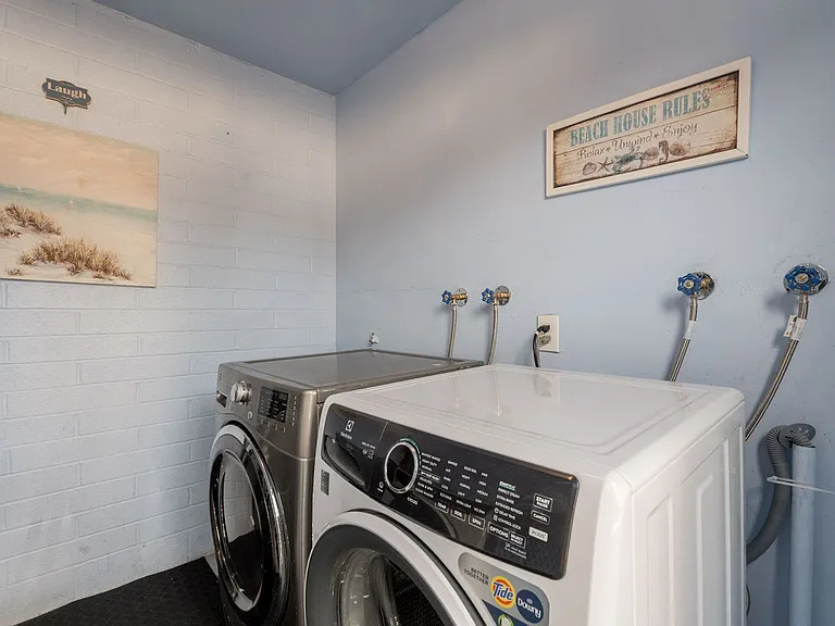 2414 W Devonshire Ave — Photo 10