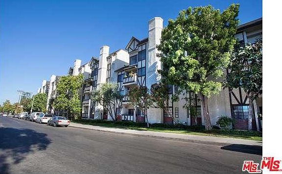 5th image of 17914 Magnolia Blvd Unit 122