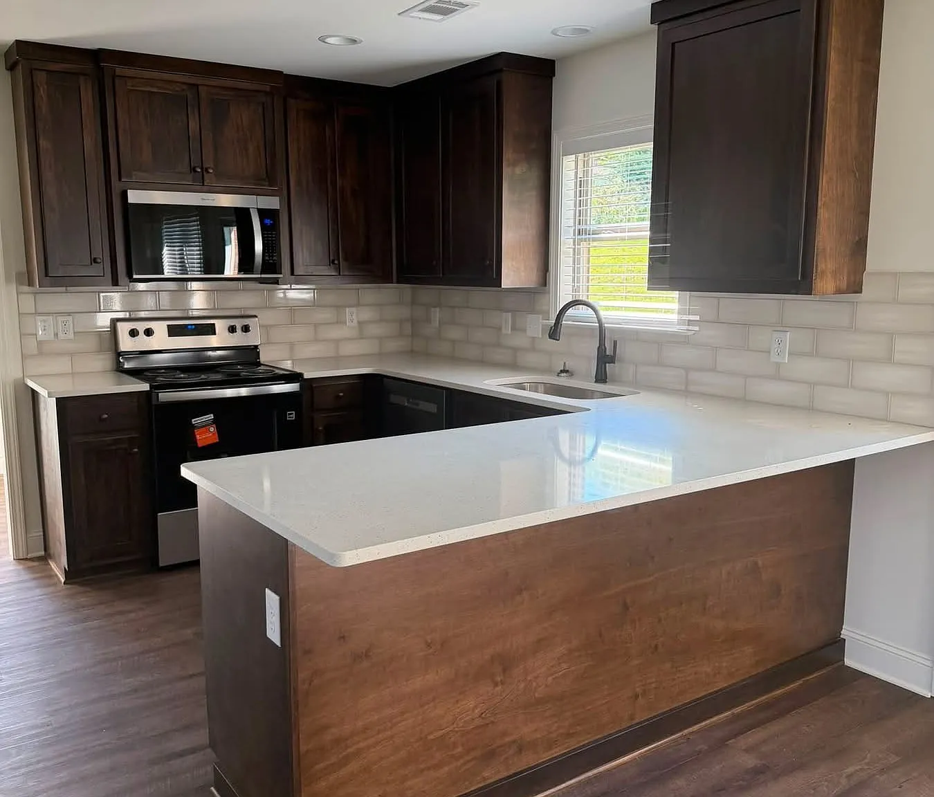 3 bed, 2.0 bath, 1450 sqft, $1,500 — Photo 2