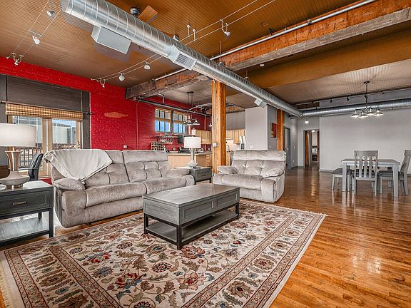 3rd image of 196 E 6th St #201