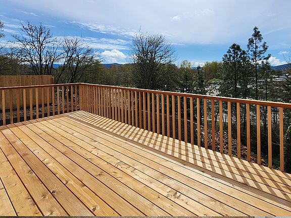 16-28 Glenbrook Deck for Entertaining