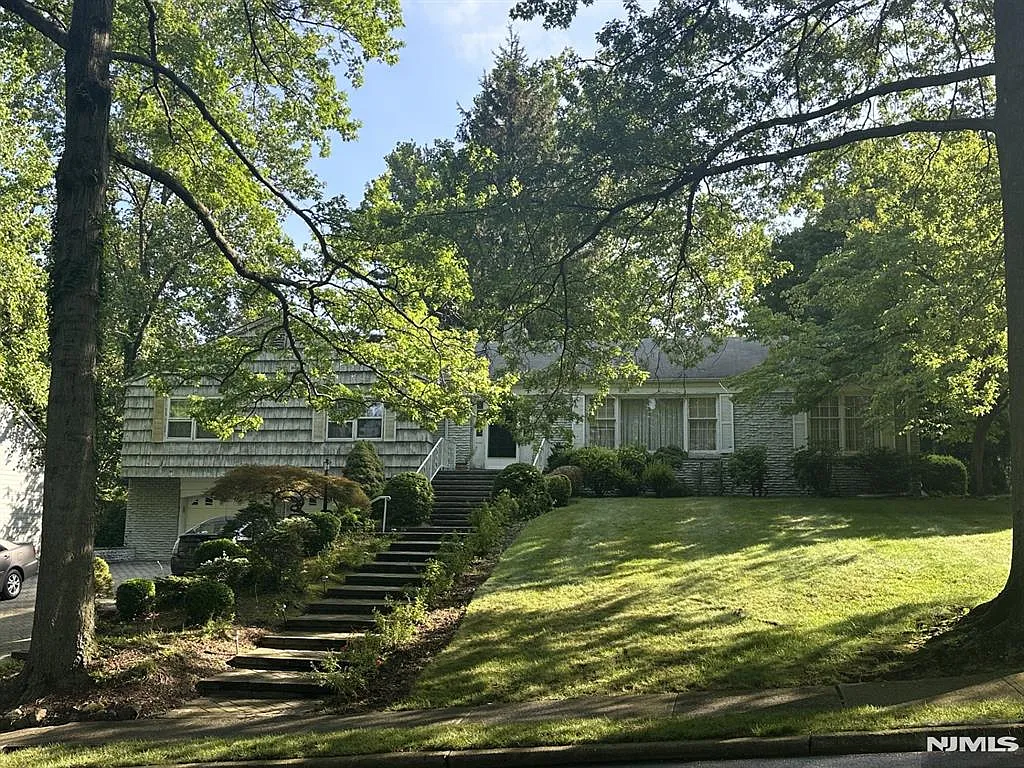 3 bed, 2160 sqft, $8,500 — Photo 1