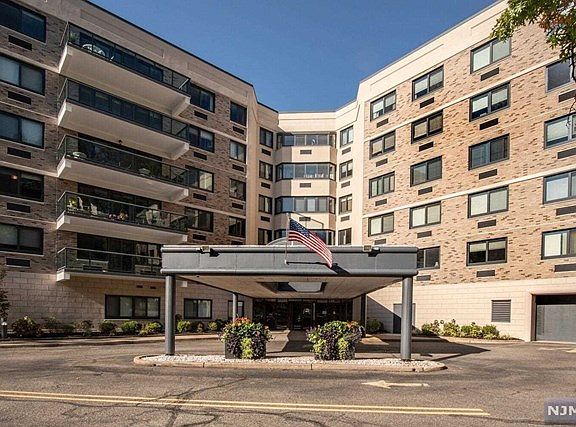 2nd image of 609 W So Orange Ave APT 6U