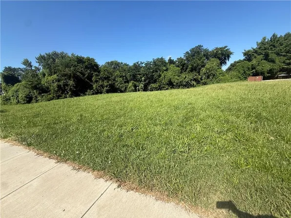 2147 NW 7th Hwy, Blue Springs, MO 64015