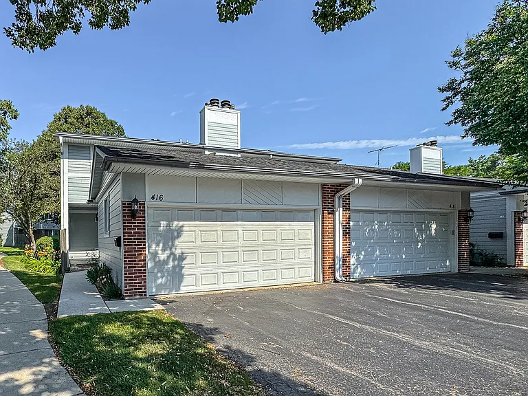 416 Swallow Ln — Photo 1