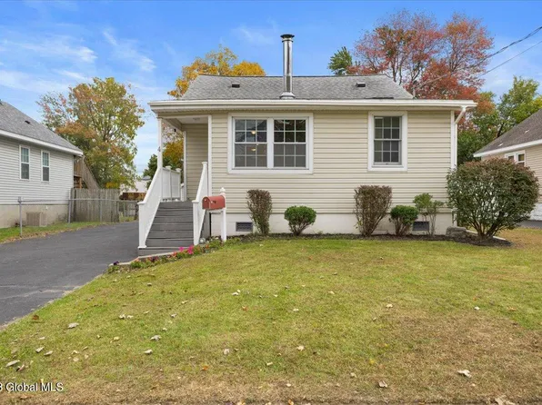 4 Lincoln Avenue, Colonie, NY 12205